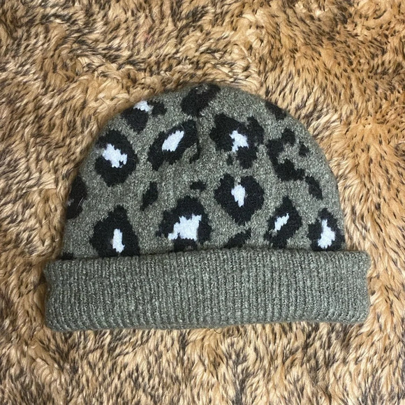 NWOT AEO Leopard Print Beanie - Picture 1 of 2